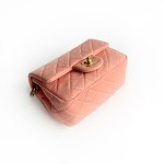 香奈儿 Classic Flap 系列菱格纹牛皮口盖包（金球款）